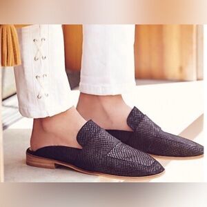 New Free People At Ease  Black Textured Leather Slip on  Mules  Shoes Size 38